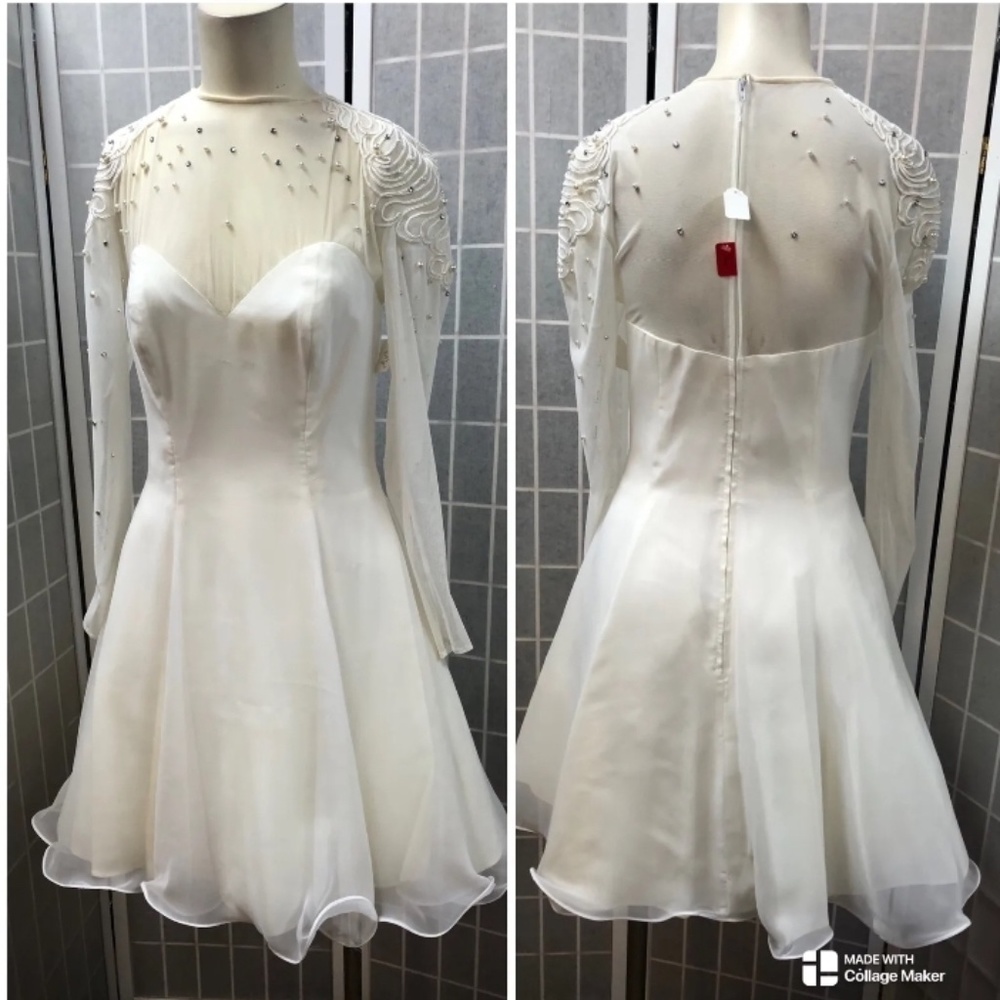 Tadaski, Woman Wedding dresses Shor Size 6 Made In USA Long Sleeve Whit Pearls.!